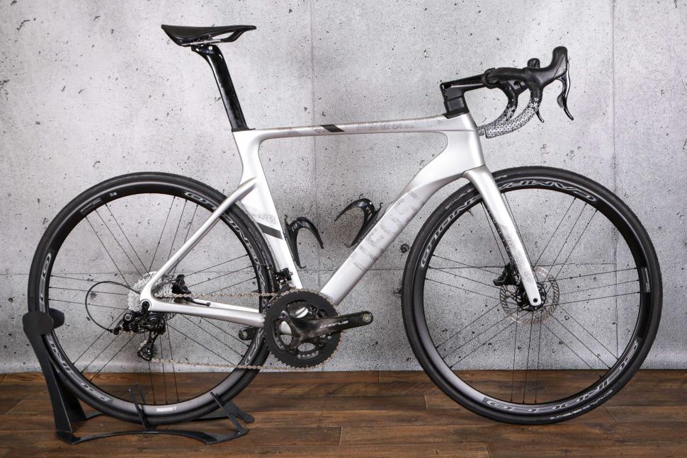 2022 Tifosi Auriga Disc Chorus 12x Hydro.jpg