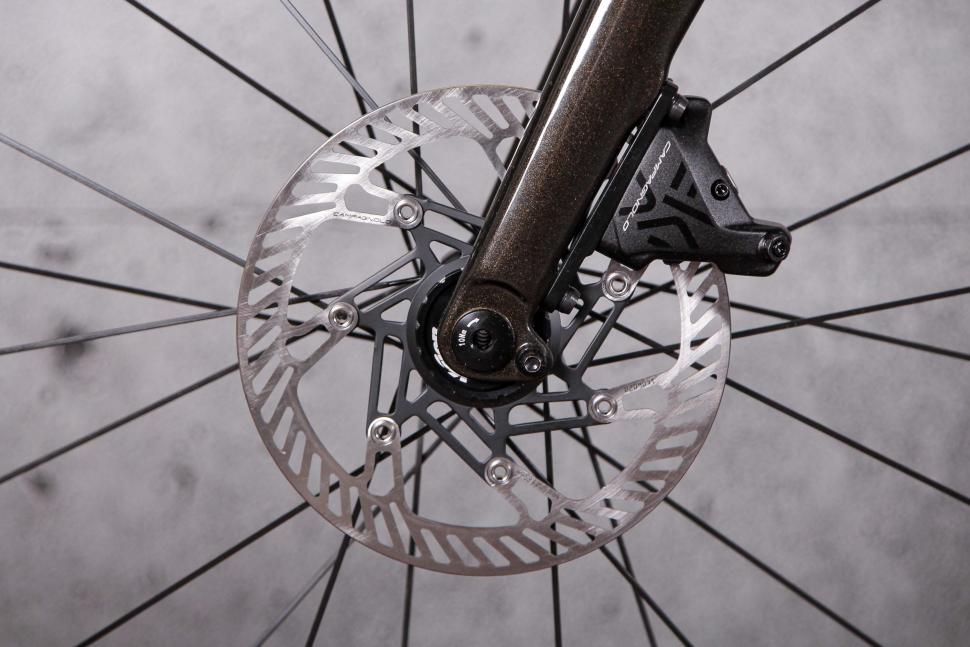 2022 Tifosi Cavazzo Disc Ekar 13x - front disc brake.jpg