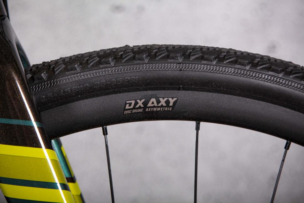 2022 Tifosi Cavazzo Disc Ekar 13x - rim.jpg