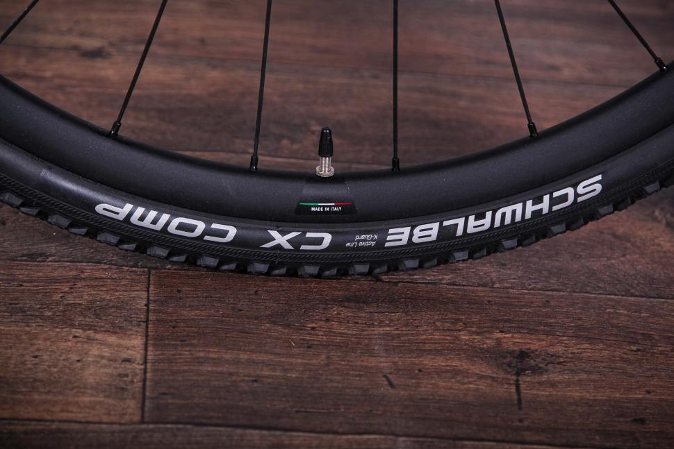 2022 Tifosi Cavazzo Disc Ekar 13x - tyre.jpg