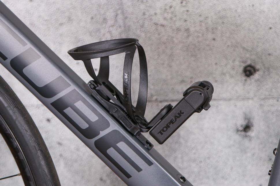 2022 Topeak Ninja Master+ Toolbox T11 - on Ninja bottle cage 1.jpg