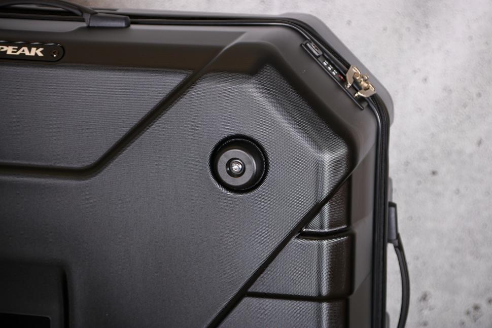 2022 Topeak Pakgo X - foot detail.jpg