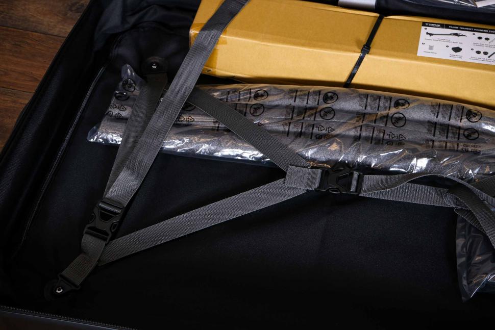 2022 Topeak Pakgo X - straps.jpg