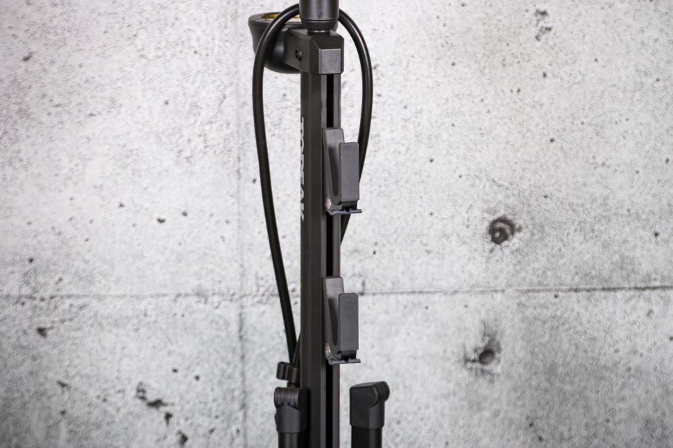2022 Topeak Transformer Eup Floor Pump - hooks 1.jpg