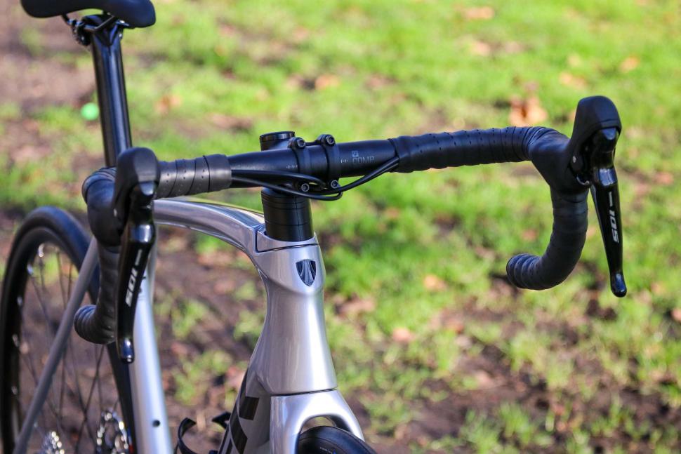 2022 Trek Emonda SL 5 Disc - bars 1.jpg