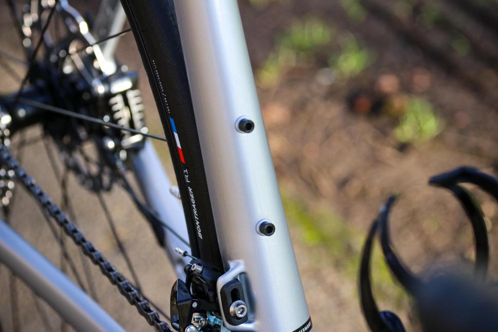 2022 Trek Emonda SL 5 Disc - bosses.jpg