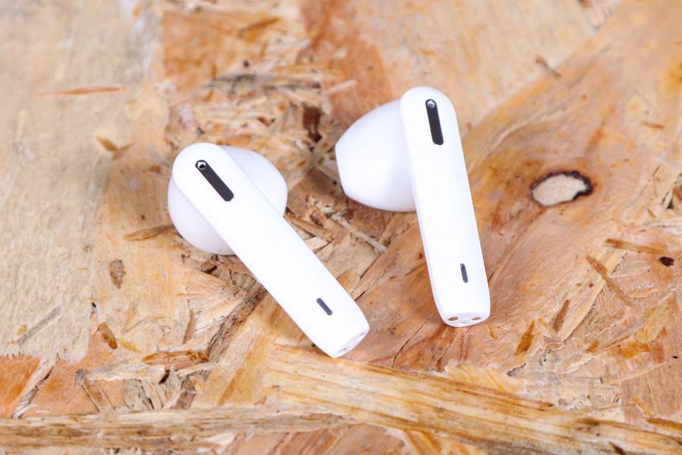 2022 Tronsmart Onyx Ace Pro True Wireless Earphones - buds 2.jpg