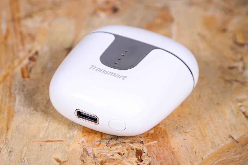 2022 Tronsmart Onyx Ace Pro True Wireless Earphones - USB port.jpg