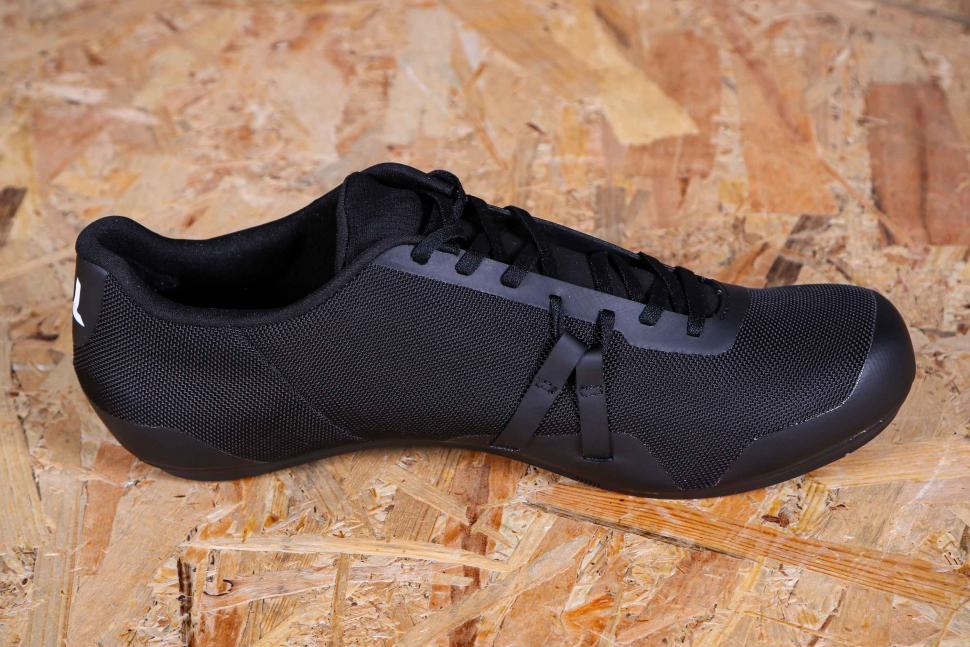 2022 UDOG Tensione Pure Black - instep.jpg