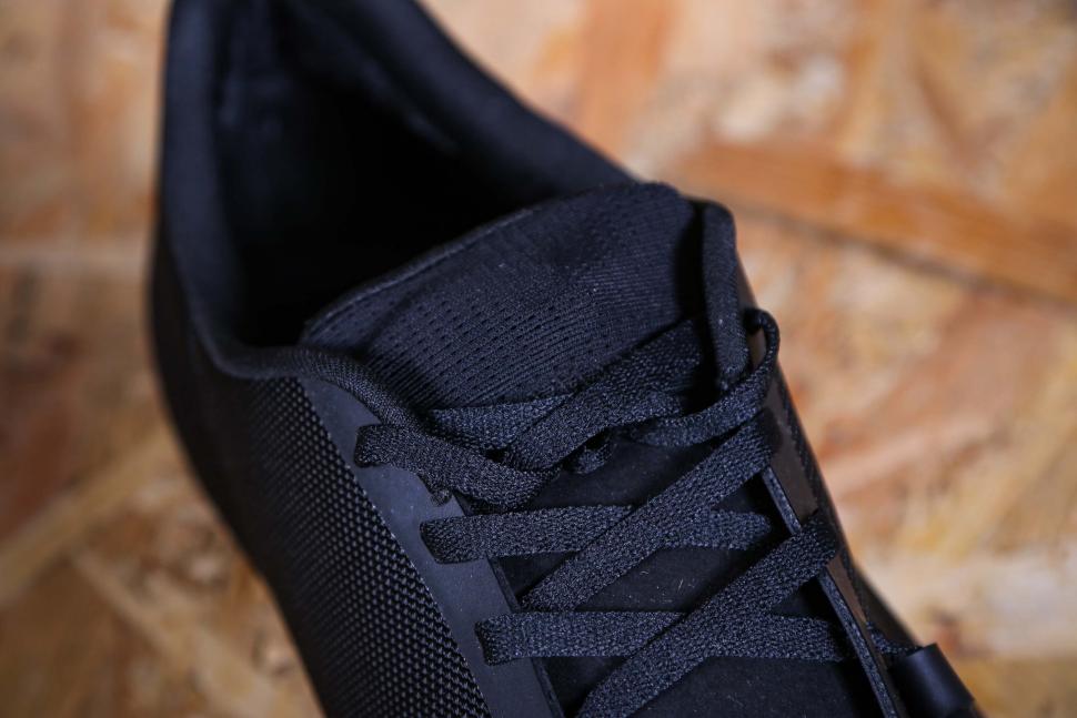 2022 UDOG Tensione Pure Black - laces cover.jpg