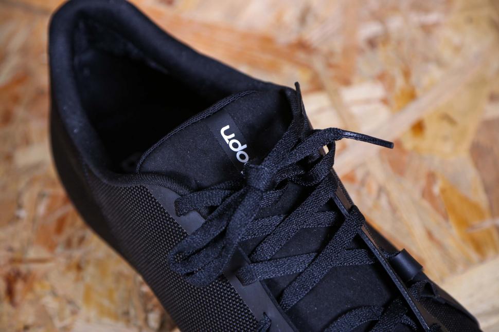 2022 UDOG Tensione Pure Black - laces.jpg
