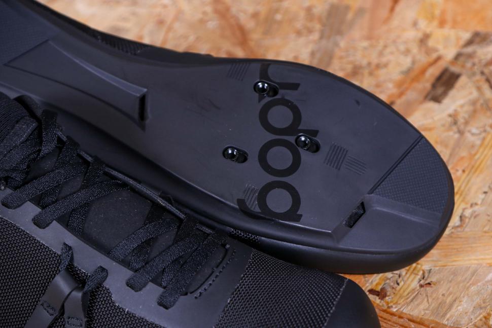 2022 UDOG Tensione Pure Black - sole.jpg