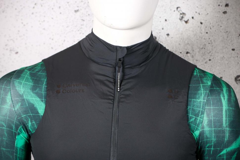 2022 Universal Colours Chroma Insulated Unisex Gilet - chest.jpg