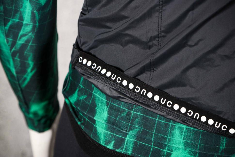 2022 Universal Colours Chroma Insulated Unisex Gilet - gripper.jpg