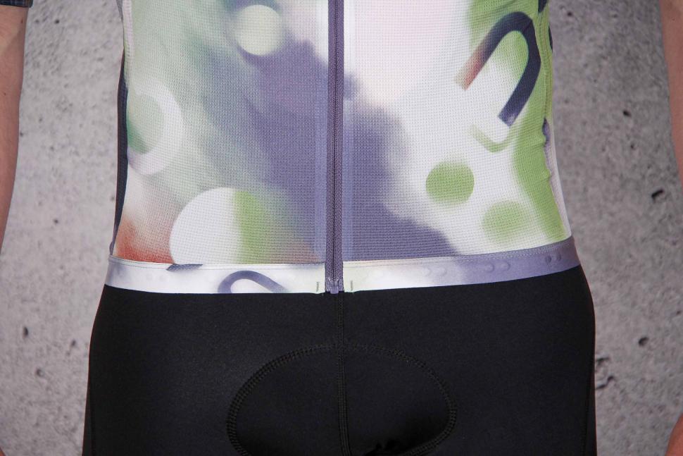 2022 Universal Colours Spectrum Light Men’s Short Sleeve Jersey - hem.jpg