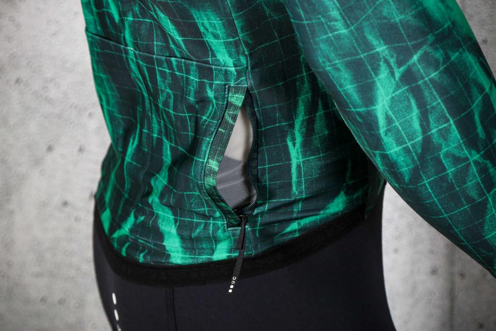 2022 Universal Colours Spectrum Long Sleeve Jersey - zipped pocket.jpg