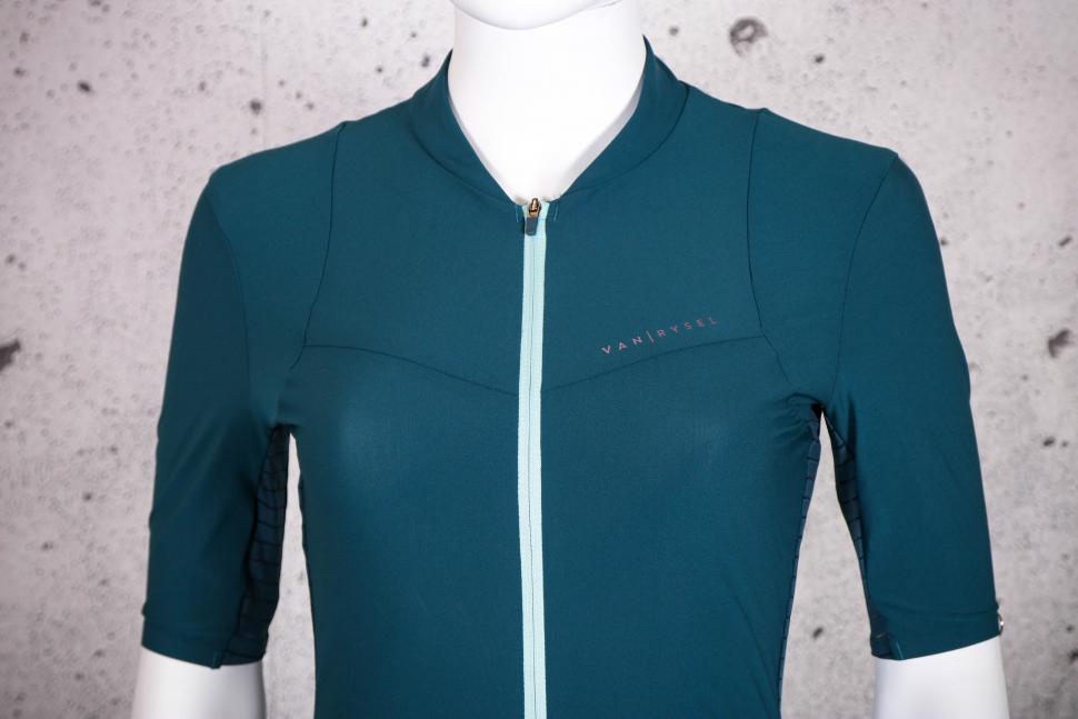 2022 Van Rysel RCR Women's Short-Sleeved Cycling Jersey - chest.jpg