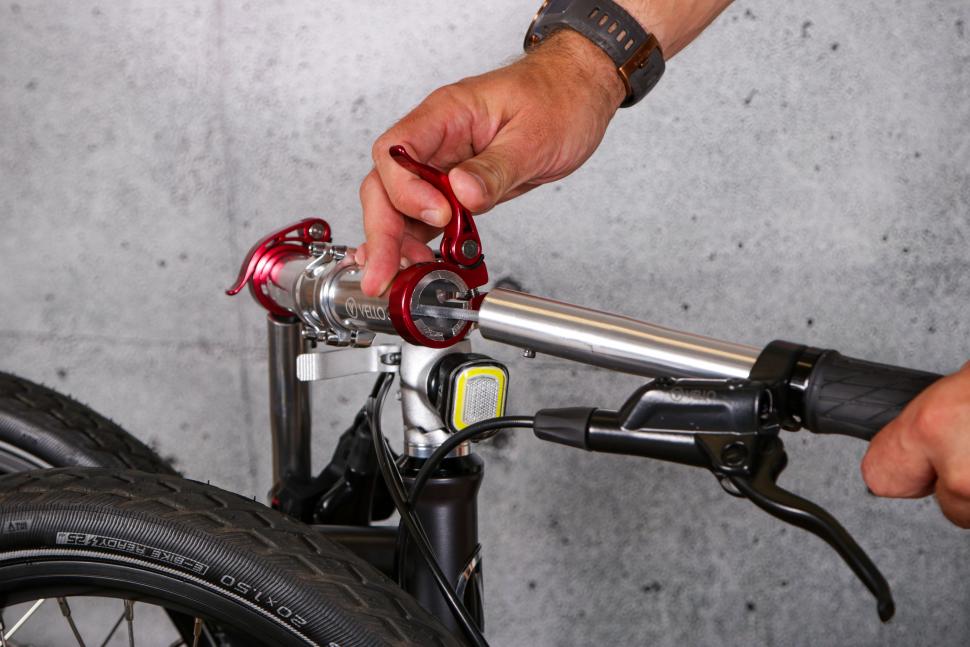 2022 Vello Rocky folding bike - bar set up 1.jpg