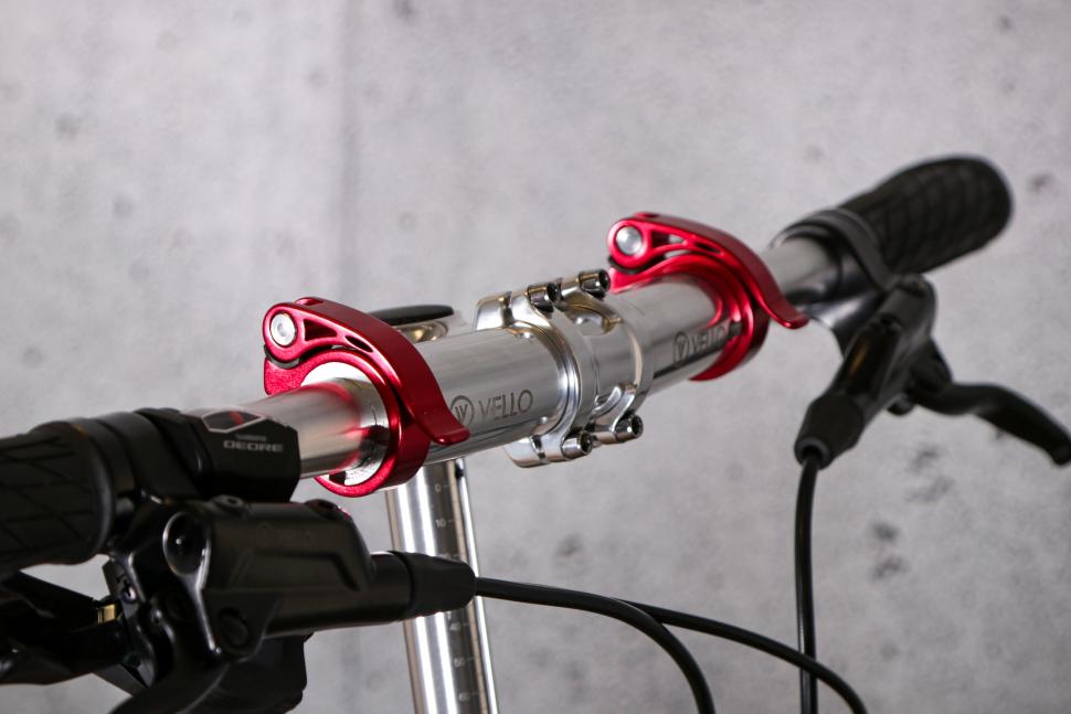 2022 Vello Rocky folding bike - bars 2.jpg