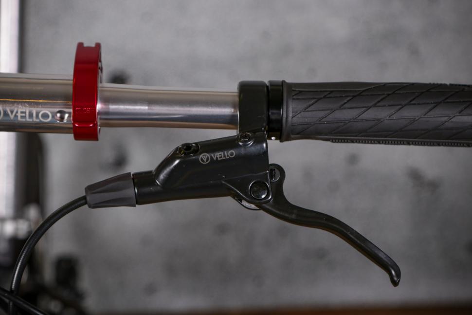 2022 Vello Rocky folding bike - brake lever.jpg