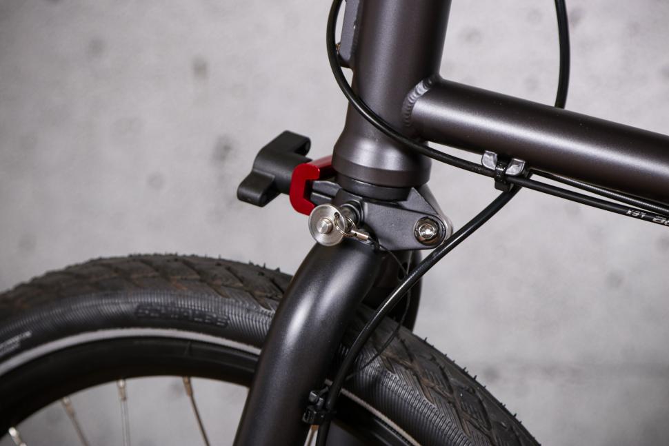 2022 Vello Rocky folding bike - fork hinge.jpg