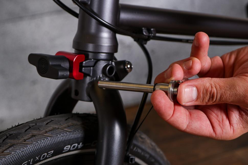2022 Vello Rocky folding bike - fork pin 2.jpg