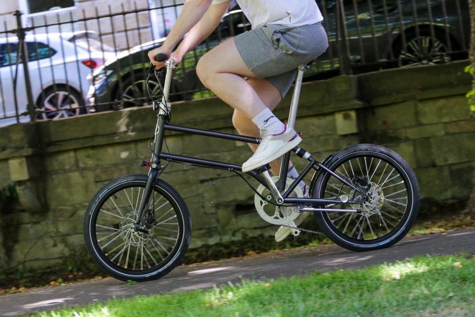 2022 Vello Rocky folding bike - riding 4.jpg