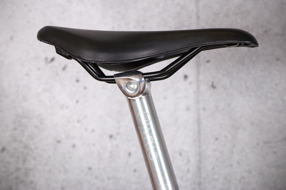 2022 Vello Rocky folding bike - saddle.jpg