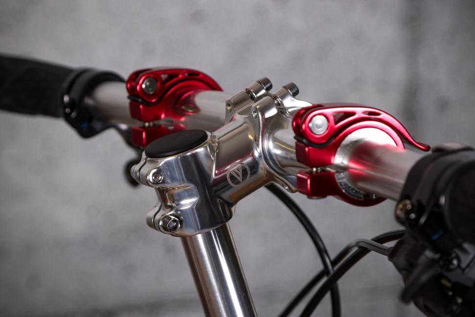 2022 Vello Rocky folding bike - stem.jpg
