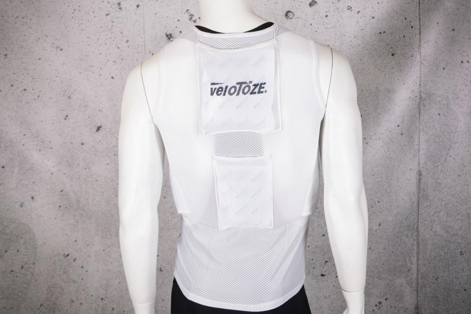 2022 Velotoze Cooling Vest with Cooling Packs - back with ice packs.jpg