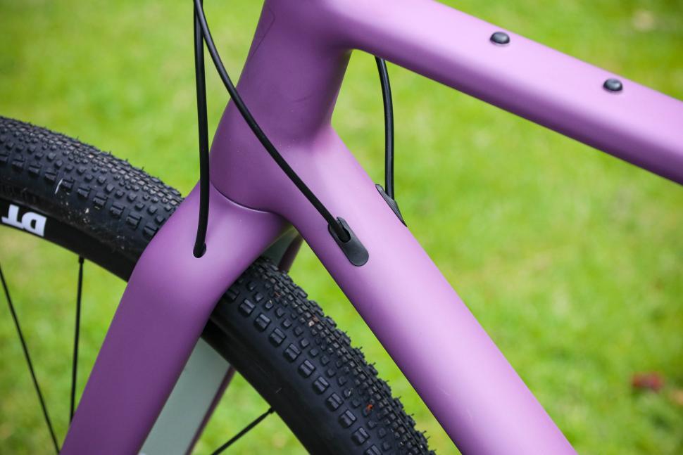 2022 Vielo V+1 Strato - cable routing.jpg