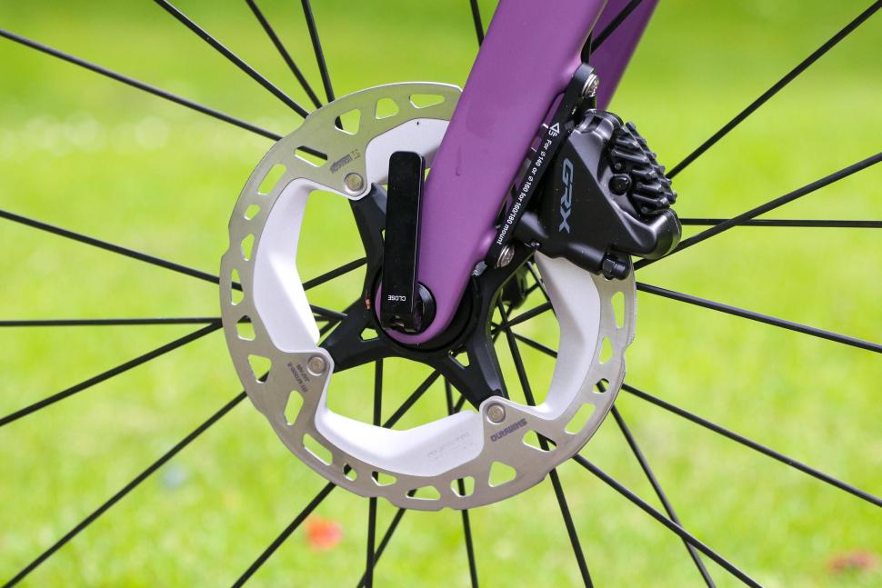 2022 Vielo V+1 Strato - front disc brake.jpg