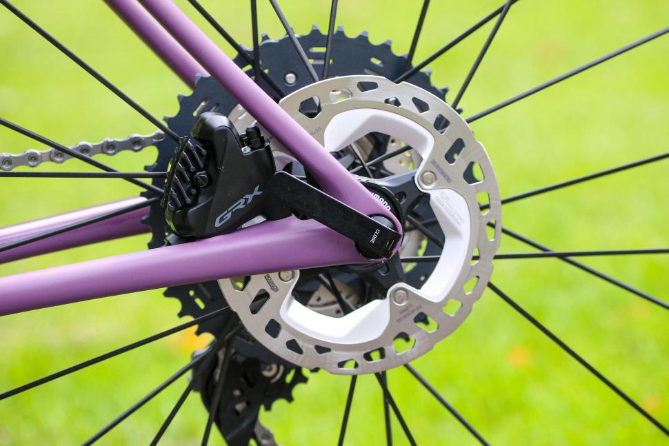2022 Vielo V+1 Strato - rear disc brake.jpg