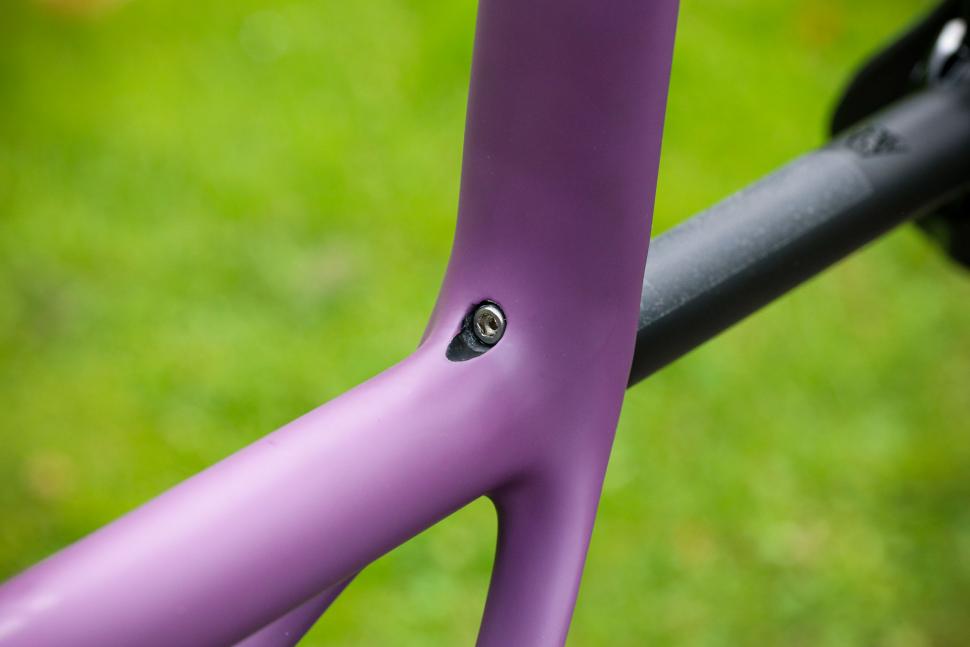 2022 Vielo V+1 Strato - seat post bolt.jpg