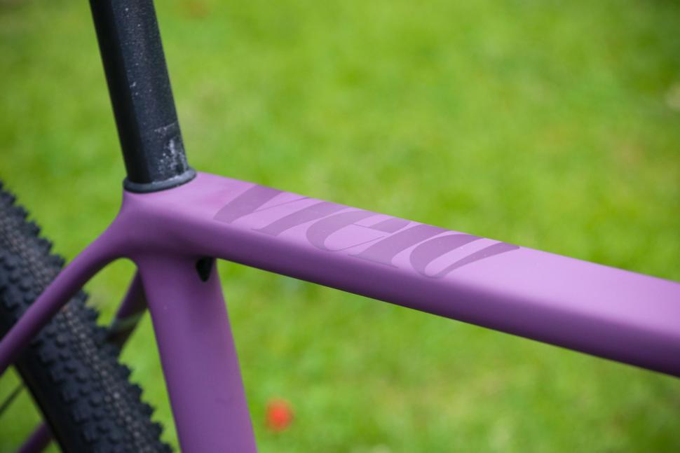 2022 Vielo V+1 Strato - top tube 2.jpg