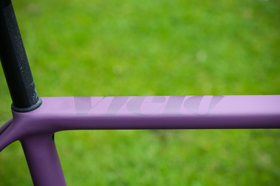 2022 Vielo V+1 Strato - top tube.jpg