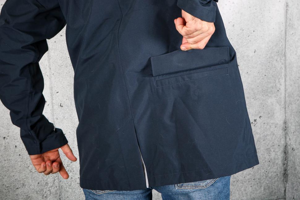 2022 Vulpine Mens Regent Mac - back pocket 1.jpg