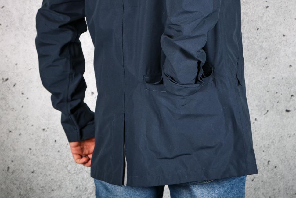 2022 Vulpine Mens Regent Mac - bag pocket 2.jpg