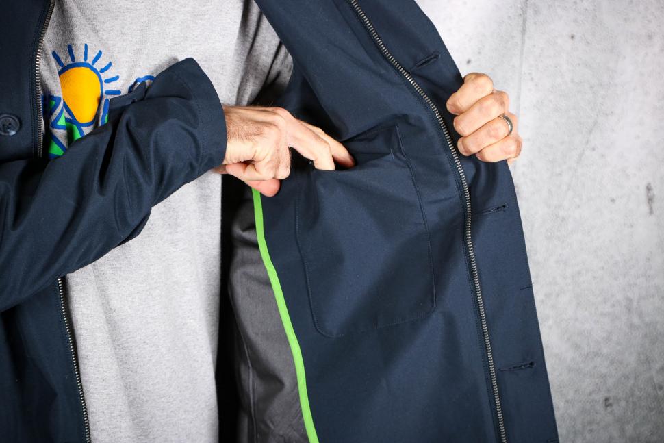 2022 Vulpine Mens Regent Mac - inside pocket.jpg