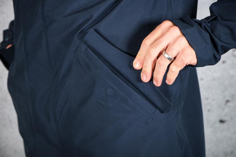 2022 Vulpine Mens Regent Mac - pocket.jpg