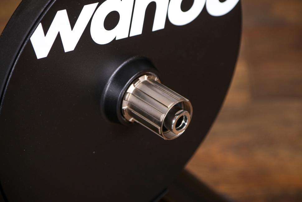 2022 Wahoo KICKR CORE Smart Trainer - hub detail.jpg