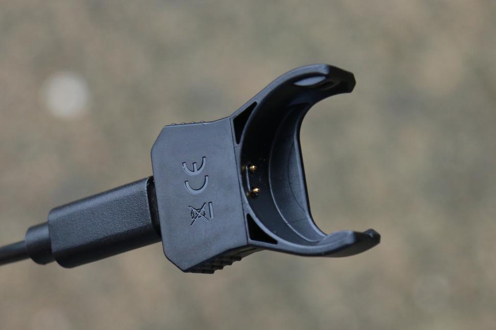 2022 Wahoo Powrlink Zero Pedals - charging clip 2.JPG