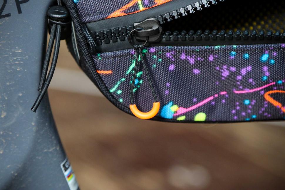 2022 Wizard Works Framebagracadabra Large - zip.jpg