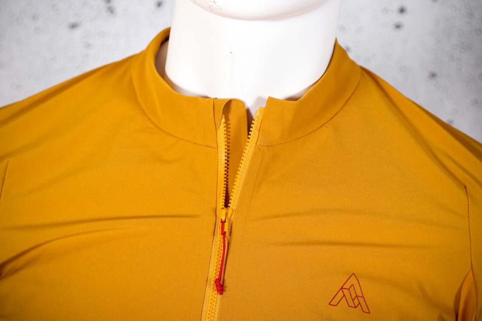2023 7 Mesh S2S Jersey LS Mens Butterscotch - collar.jpg