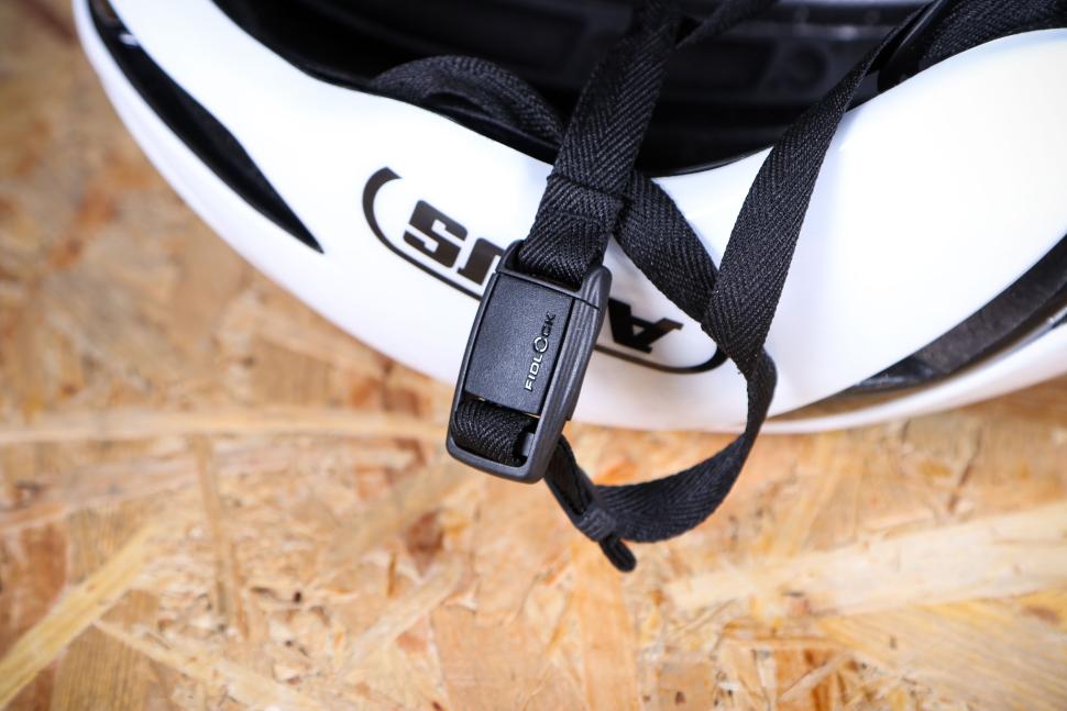 2023 Abus GameChanger 2.0 Mips - strap.jpg