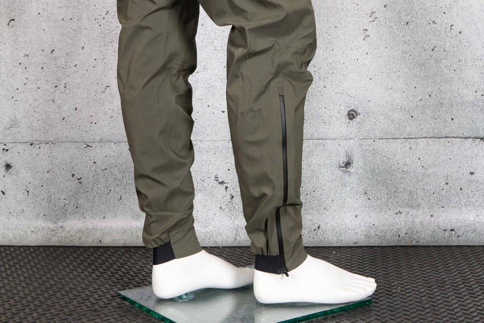 2023 Albion Zoa Rain Trousers - ankle side.jpg