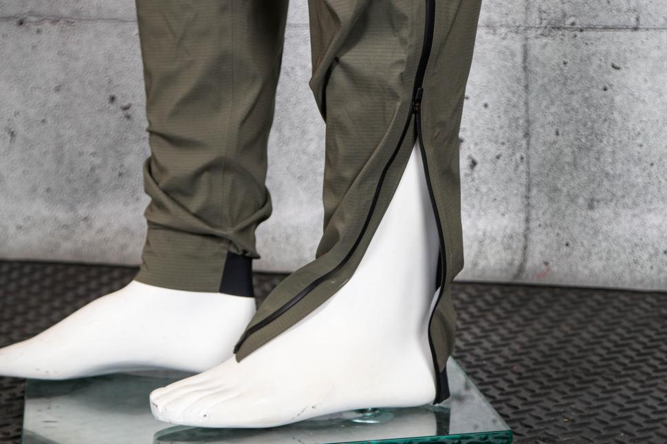 2023 Albion Zoa Rain Trousers - ankle zip.jpg