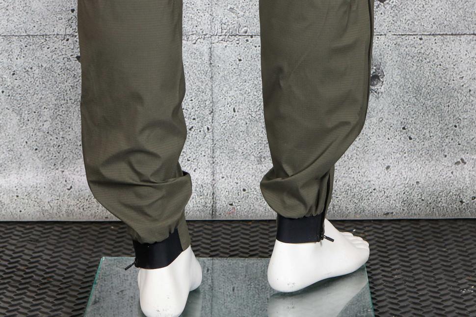 2023 Albion Zoa Rain Trousers - ankles back.jpg
