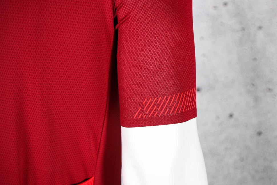 2023 Altura Endurance Mens Short Sleeve Cycling Jersey - cuff.jpg