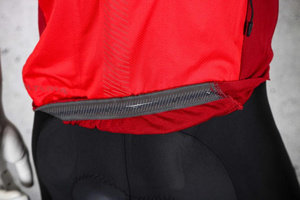 2023 Altura Endurance Mens Short Sleeve Cycling Jersey - gripper.jpg